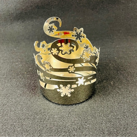 Bath & Body Works BBW 3-Wick Jar Metal Candle Holder - Silver Snowman Snowflakes - Picture 8 of 14